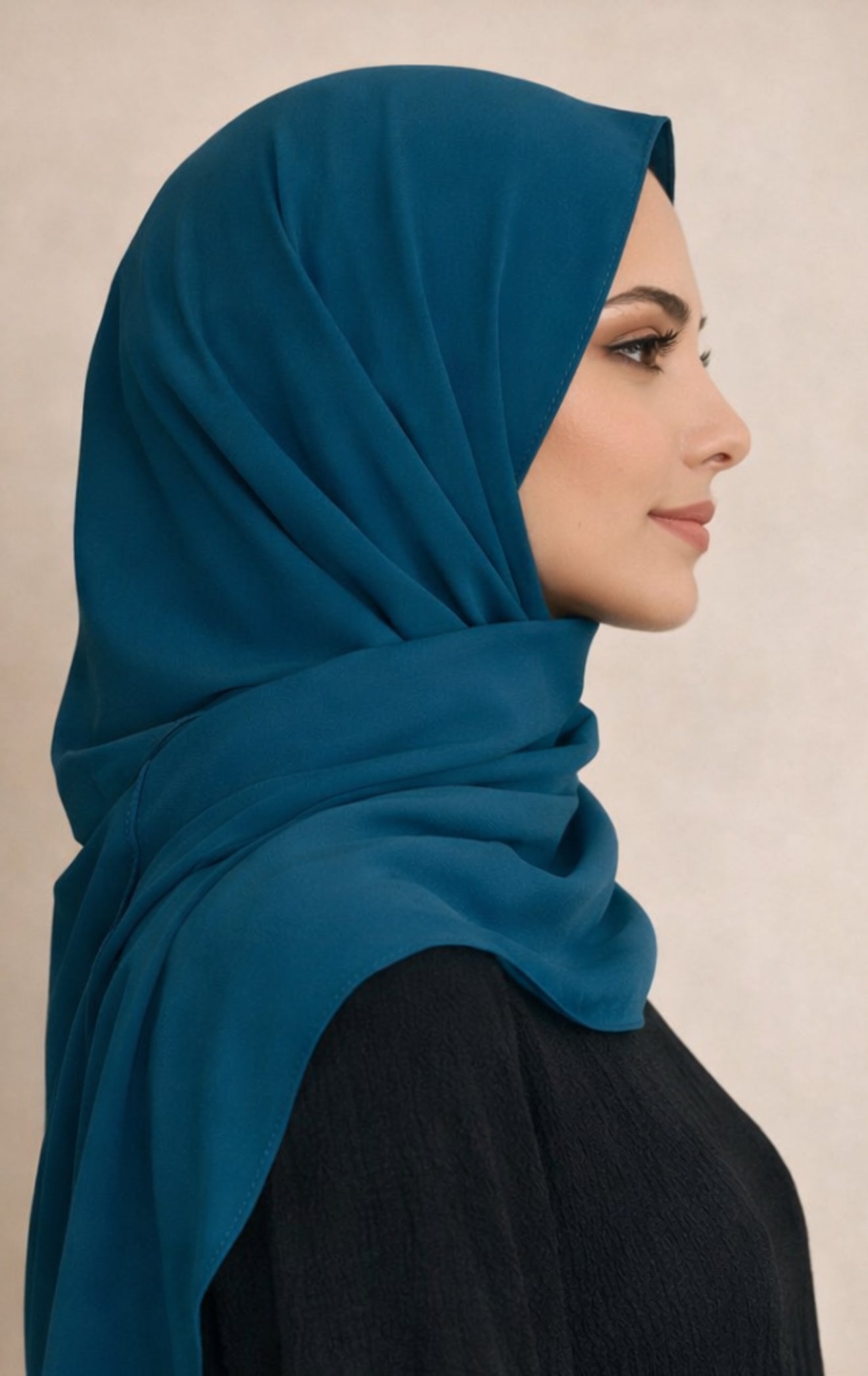 Présentation épurée pour mettre en valeur la noblesse du tissu
• Style chic, intemporel, parfait pour le quotidien comme les occasions