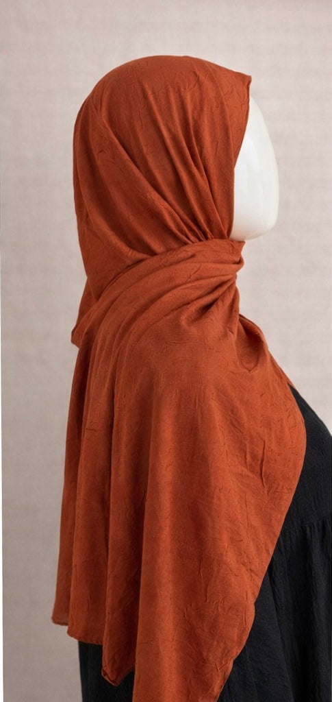Vue complémentaire mettant en valeur la souplesse du tissu et sa tenue naturelle.