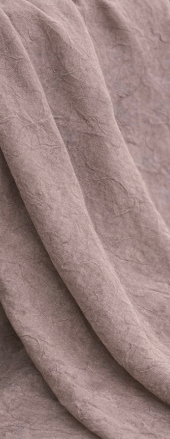 Zoom sur la matière bambou : tissu fin, respirant, agréable au toucher, avec une finition lisse.